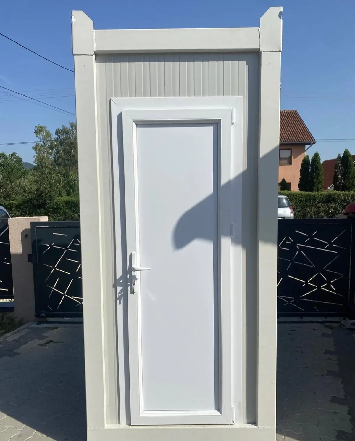 White VIP flushing cabin, front view